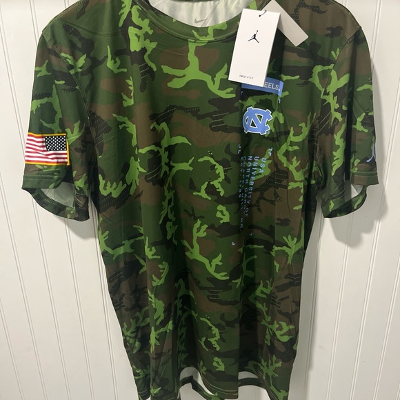 Nike Air Jordan UNC Tar Heels Army Camo Dri-Fit Tshirt Green Men’s Large NEW - Picture 1 of 8